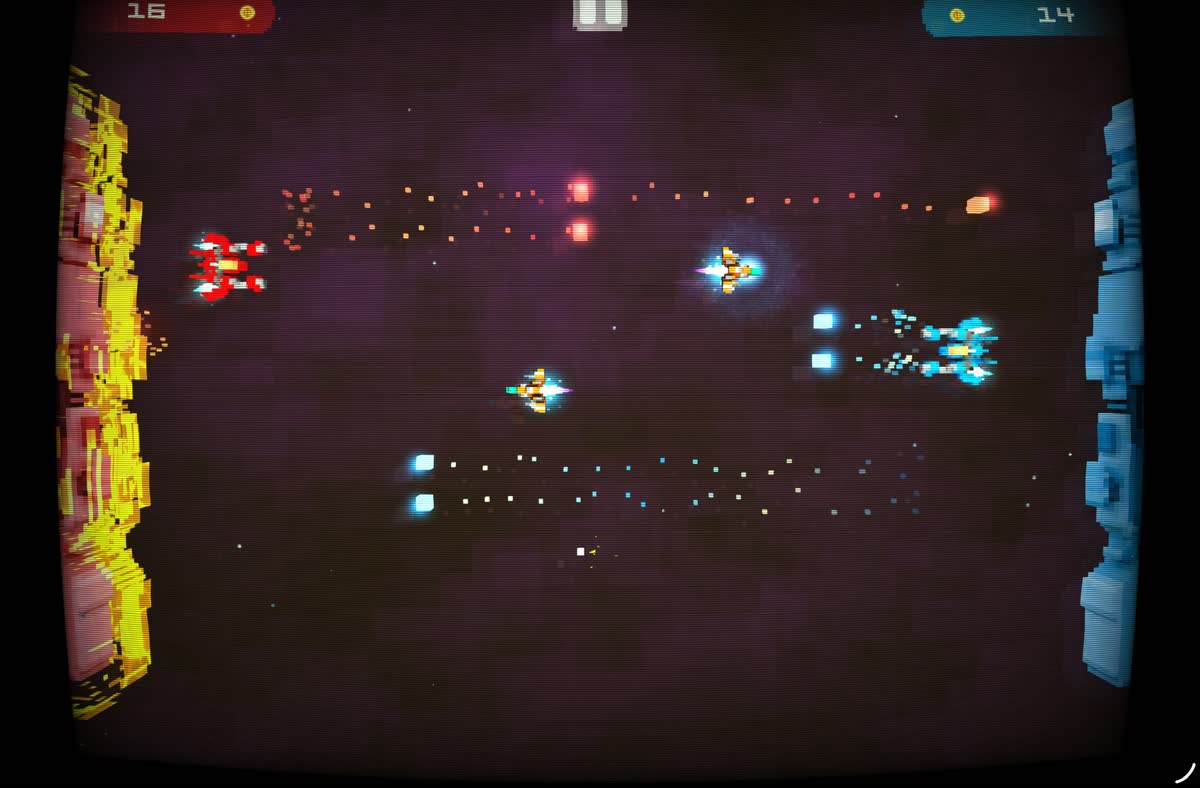 Twin Shooter on one iPad: a red and a blue ship on opposite sides of the screen fire at invaders flying between them